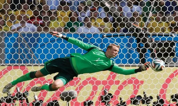 Manuel Neuer nhận 1,66 triệu Euro Manuel Neuer nhận 1,66 triệu Euro