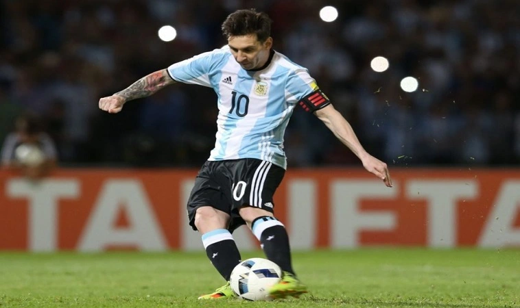 Cầu thủ thuận chân trái ghi nhiều bàn thắng nhất - Messi 424 bàn thắng Cầu thủ thuận chân trái ghi nhiều bàn thắng nhất - Messi 424 bàn thắng