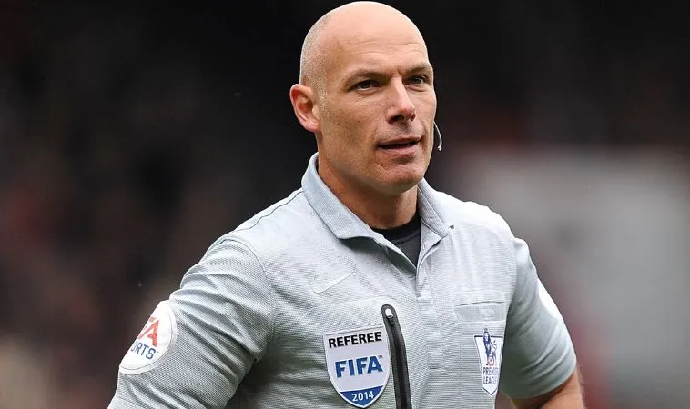 Howard Webb là trọng tài bắt 2 trận chung kết trong cùng một năm Howard Webb là trọng tài bắt 2 trận chung kết trong cùng một năm