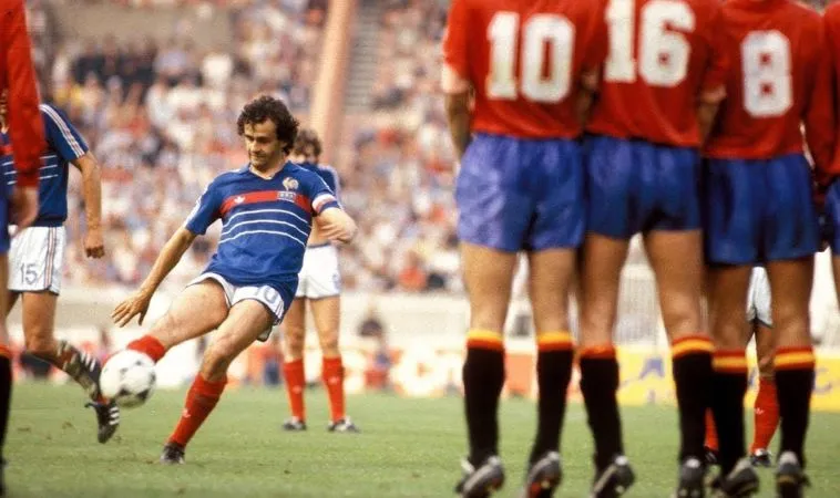 Michel Platini là cầu thủ ghi được 9 bàn thắng khi tham gia Euro Michel Platini là cầu thủ ghi được 9 bàn thắng khi tham gia Euro