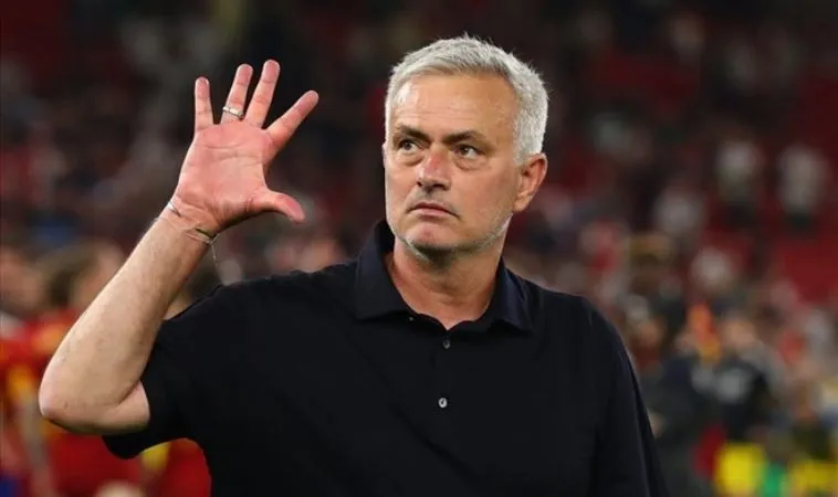 Mourinho bén duyên với sự nghiệp huấn luyện viên từ năm 1990 Mourinho bén duyên với sự nghiệp huấn luyện viên từ năm 1990