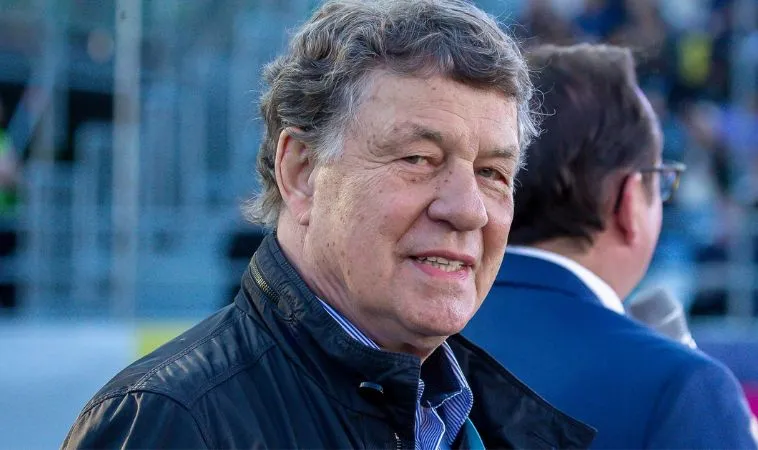 Otto Rehhagel đã là huấn luyện viên lớn tuổi nhất WC trước Mai Đức Chung Otto Rehhagel đã là huấn luyện viên lớn tuổi nhất WC trước Mai Đức Chung