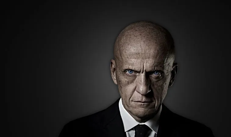 Pierluigi Collina nằm trong danh sách những trọng tài bóng đá nổi tiếng nhất Pierluigi Collina nằm trong danh sách những trọng tài bóng đá nổi tiếng nhất