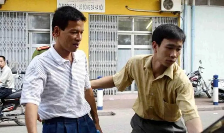 Trương Thế Toàn cũng là trọng tài bị đuổi đánh trên sân Trương Thế Toàn cũng là trọng tài bị đuổi đánh trên sân