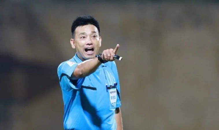 Võ Minh Trí là một trong những trọng tài bị khán giả đuổi đánh Võ Minh Trí là một trong những trọng tài bị khán giả đuổi đánh