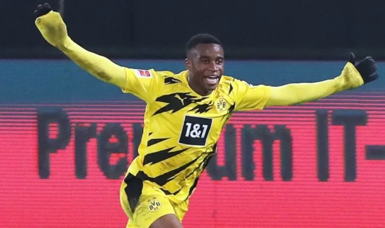 Youssoufa Moukoko là cầu thủ ghi được nhiều thành tích khi tuổi còn khá trẻ Youssoufa Moukoko là cầu thủ ghi được nhiều thành tích khi tuổi còn khá trẻ